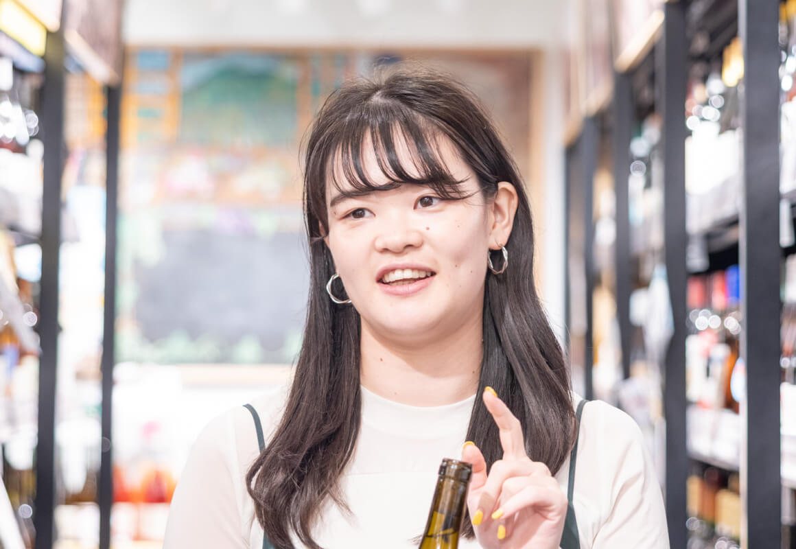 商品マーケティング部、営業販売部 小西 深夏子