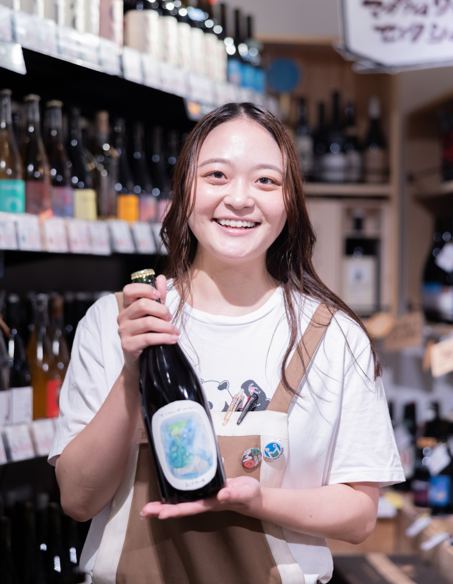 営業販売部、3amours店長 下村